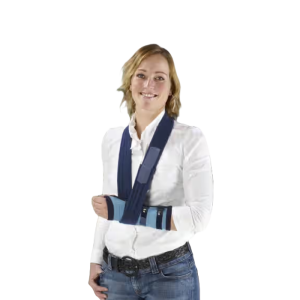 een vrouw met de Klinigrip Sling 5,5cm x 12mtr (2 stuks)