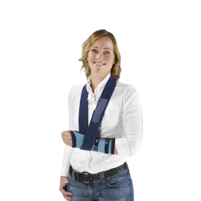 een vrouw met de Klinigrip Sling 5,5cm x 12mtr (2 stuks)