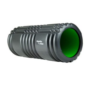 Een holle foamroller van het merk Mambo Max in de kleur zwart met een groene binnenkant.