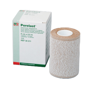 Een verpakkingsdoosje van de porelast pleisterzwachtel met een rol van 8cm ernaast