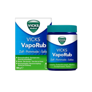 Leeg doosje Vicks vaporub met het potje er rechts naast.