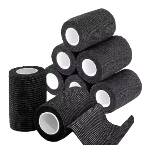 Een stapel van zwarte rollen stretch 'n' tear tape van 7,5cm breed