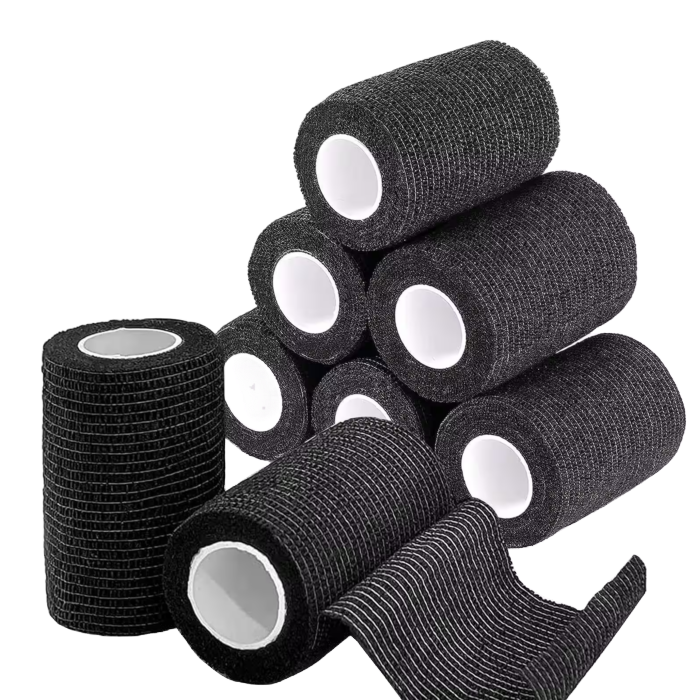 Een stapel van zwarte rollen stretch 'n' tear tape van 7,5cm breed