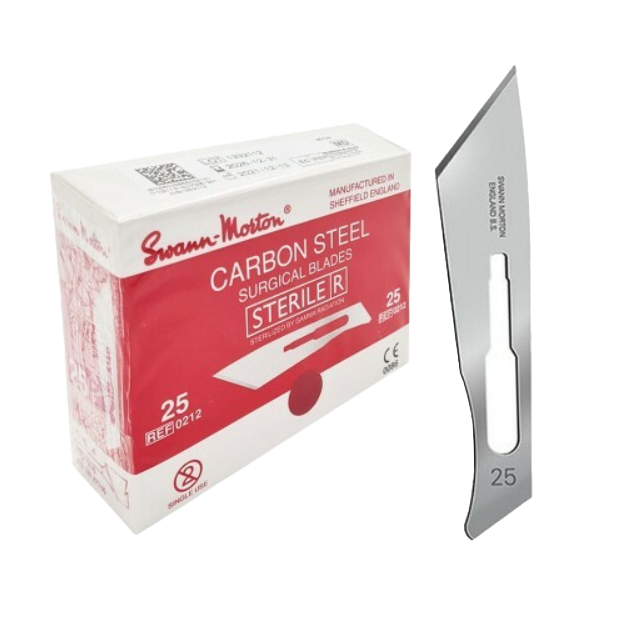 Swann-Morton scalpel verpakking met een los mesje ernaast.