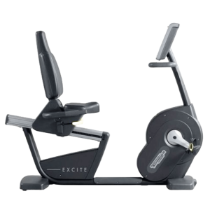 Een zijaanzicht van de TechnoGym New Recline Excite+ 500i