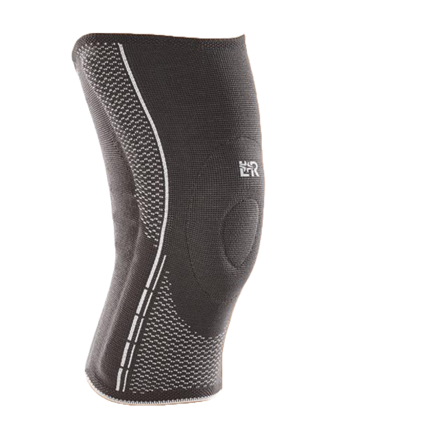 Een zwarte Cellacare genu comfort kniebandage