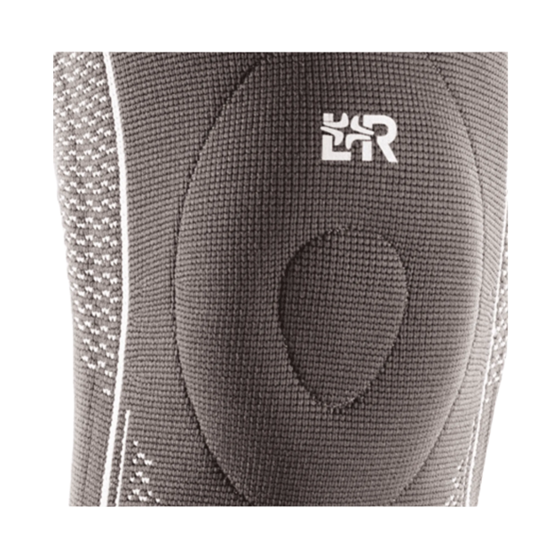 Een vooraanzicht van de cellacare genu comfort kniebandage