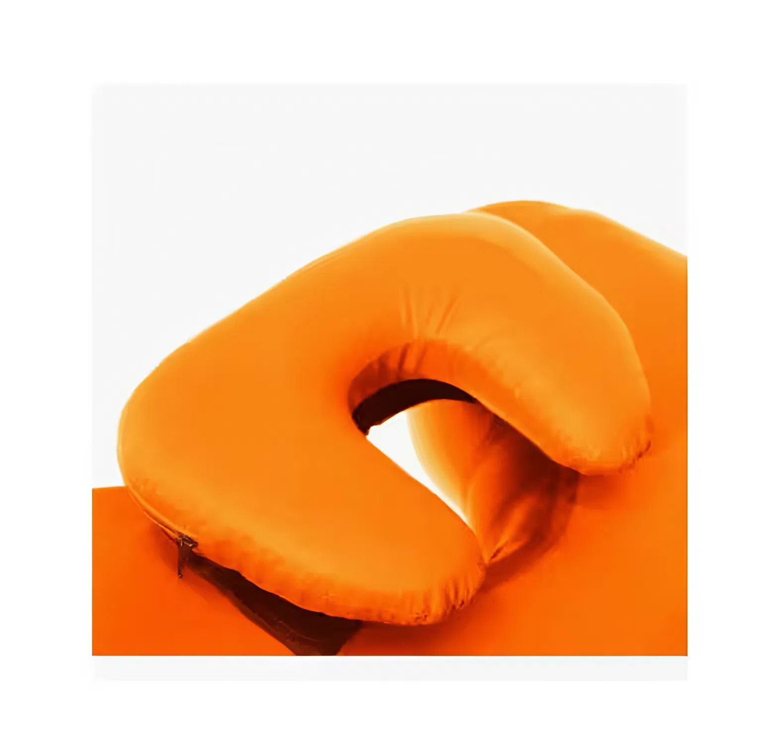 Een gezichtskussen die je kunt gebuiken op de opblaasbare Nubis massagetafel.