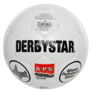 De derbystar brilliant in het wit.