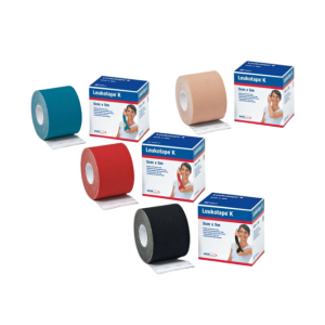 4 rollen Leukotape K in verschillende kleuren naast de verpakking