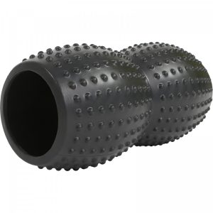 Een holle Mambo Max Ergonomische Foamroller in de kleur Zwart met noppen op de foamroller en een uitsparing in het midden.