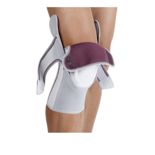 Een open push care kniebrace om een pasvorm knie