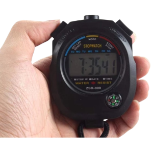 Een stopwatch die door een persoon in de hand wordt gehouden terwijl hij in gebruik is