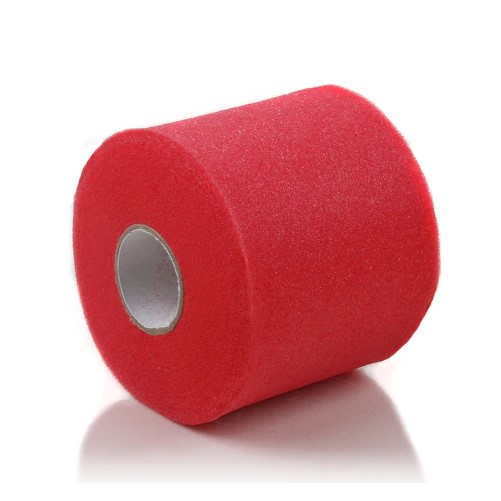 Een rode rol underwrap van 7cmx27m