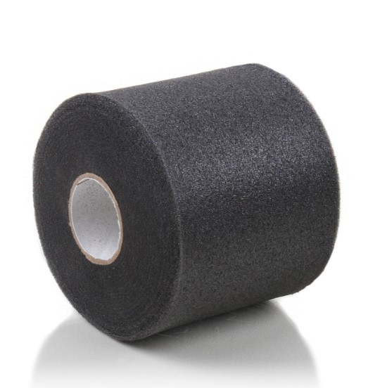 Een zwarte rol underwrap van 7cmx27m