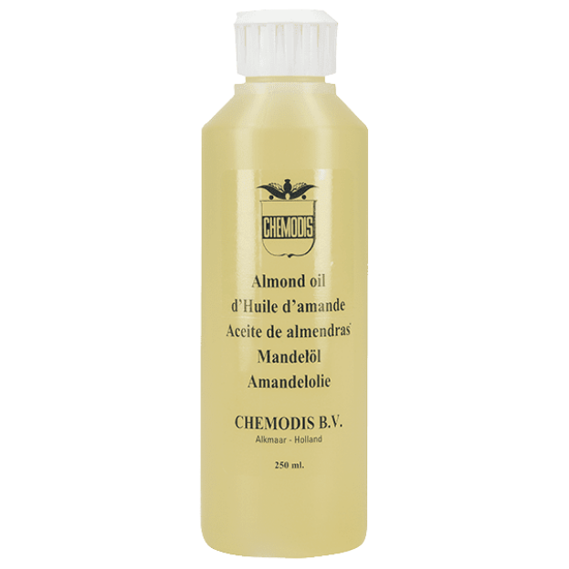 Een flesje met daarin 250ml aan chemodis amandelolie