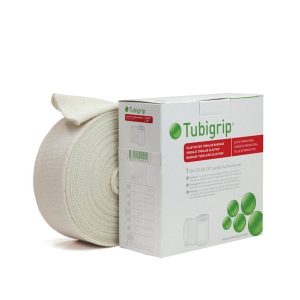 Een rol tubigrip van 10m achter de verpakking