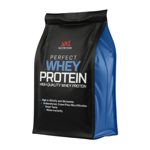 Een zak met daarin 2000gr aan XXL Nutrition perfect whey proteïnepoeder met aarbeismaak